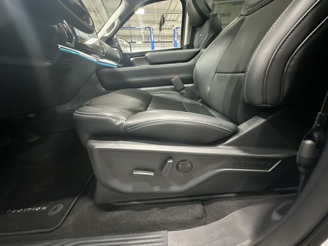 New 2027 Star White Metallic Tri-Coat Ford Platinum image 18