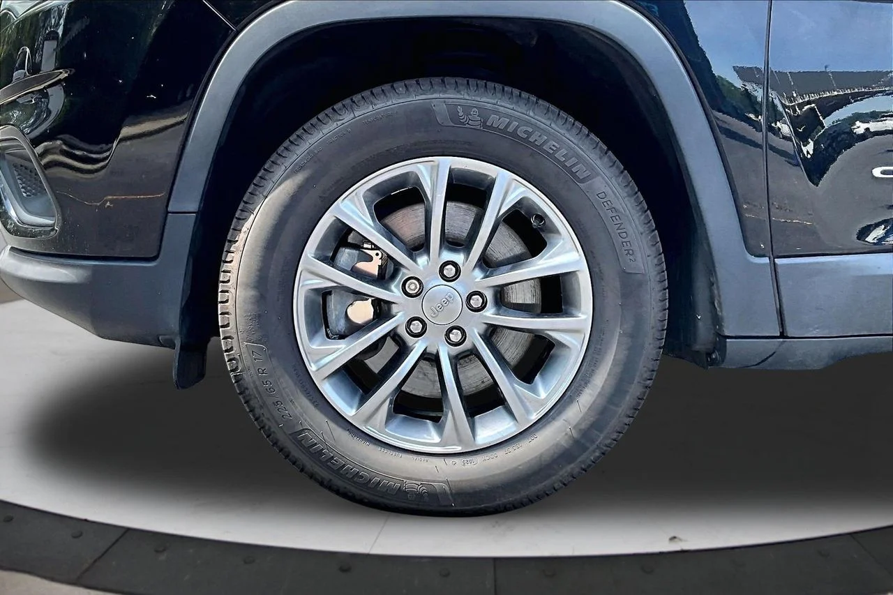 Certified Used 2019 Black Jeep Latitude Plus image 31