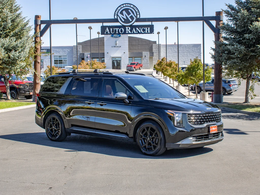 Used 2025 Aurora Black Pearl Kia SX image 1