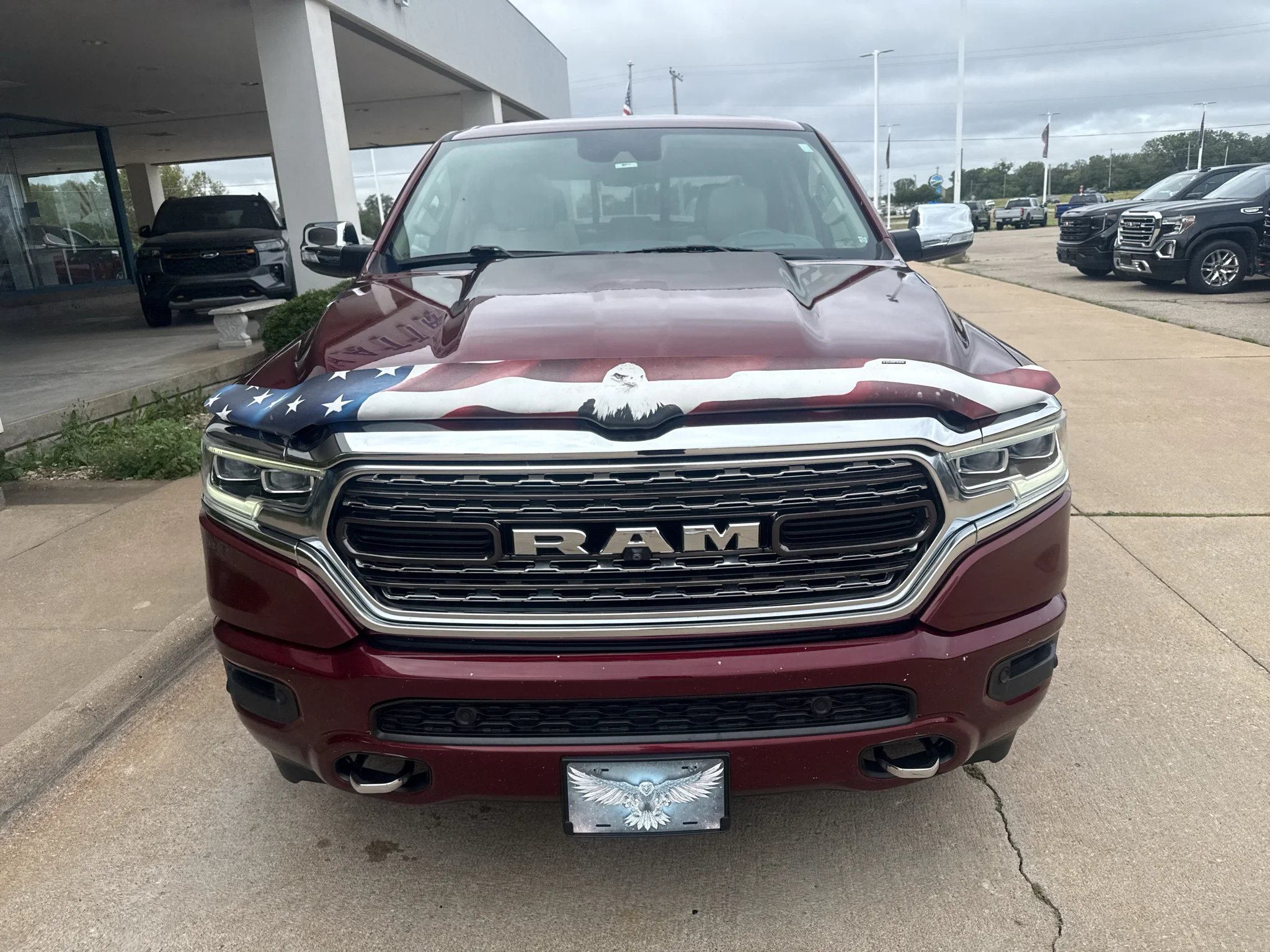 Used 2021 Delmonico Red Pearlcoat Ram Limited image 9