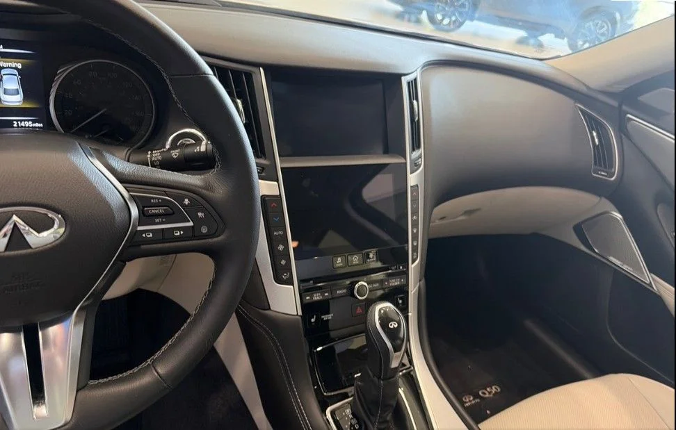 Used 2024 White INFINITI LUXE image 5