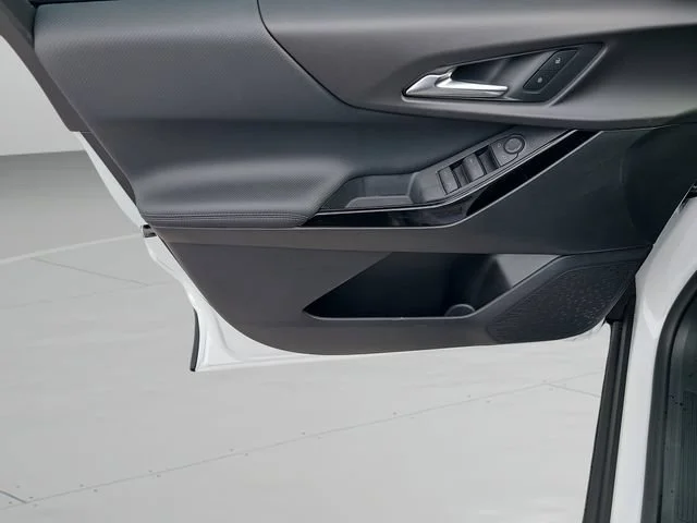New 2027 Summit White Chevrolet LT image 17