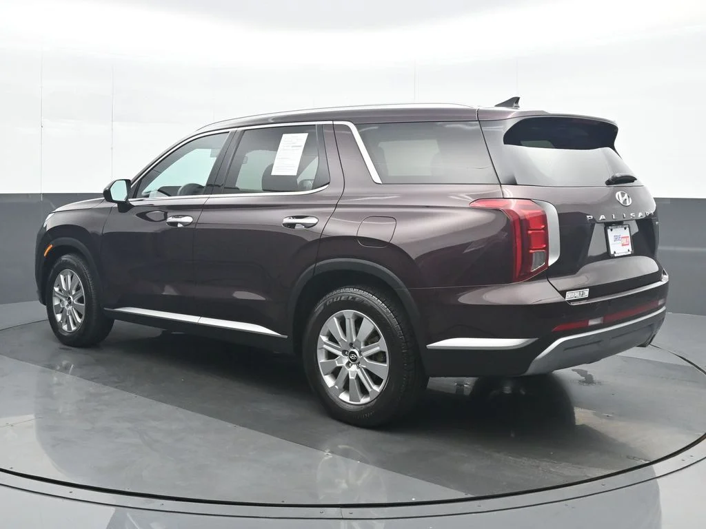 Used 2025 Red Hyundai SEL image 4