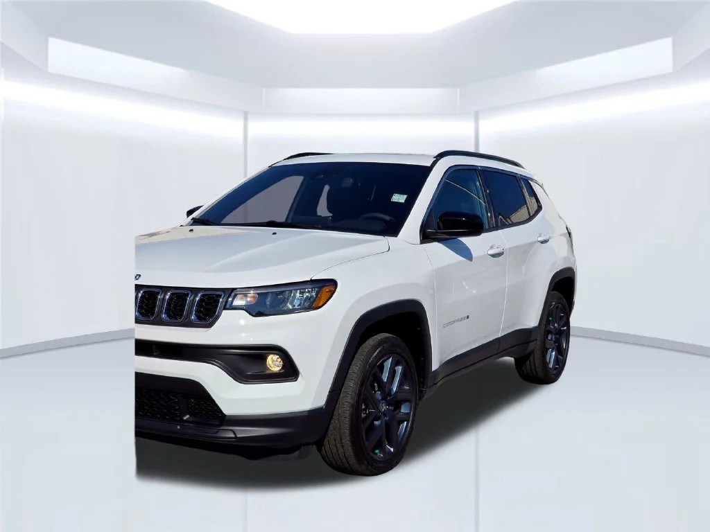 New 2026 White Jeep Latitude image 42