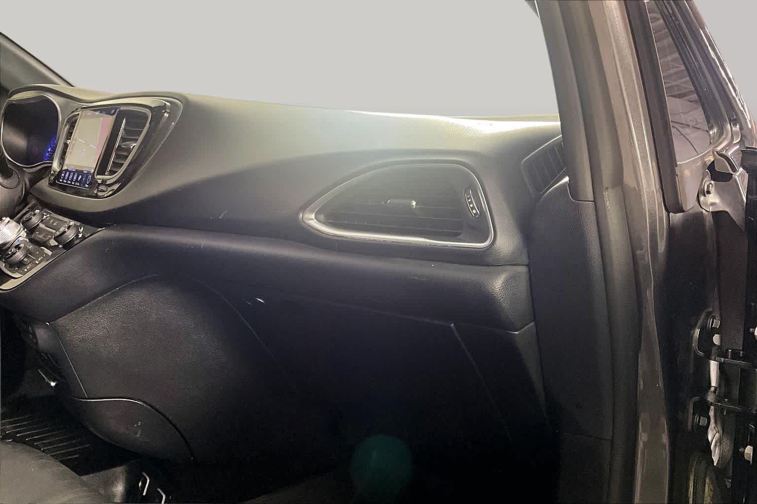Used 2019 Granite Crystal Metallic Clearcoat Chrysler Touring L Plus image 17