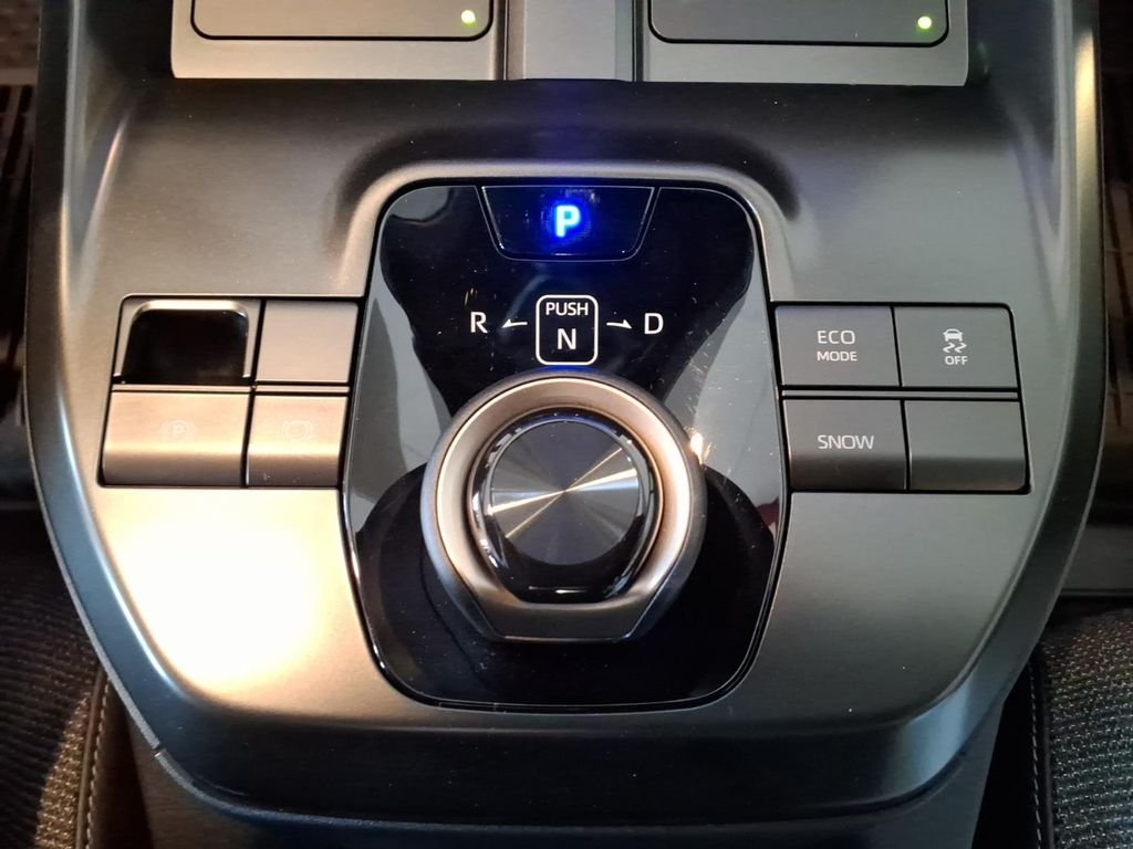 2026 Toyota bZ XLE - Photo 13