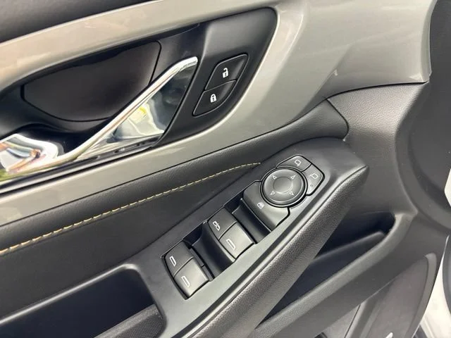 Used 2020 SILVER ICE METALLIC Chevrolet LT Leather image 17