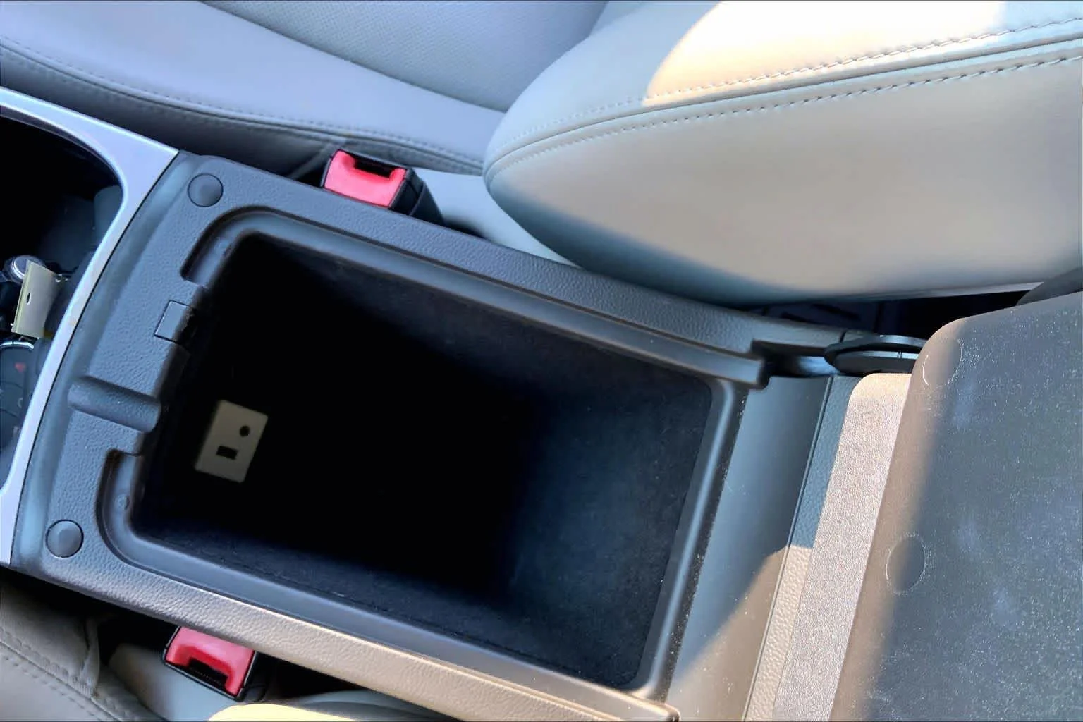 Used 2015 Platinum Ice Tricoat Cadillac Performance Collection image 34