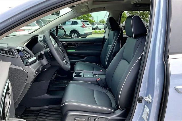 New 2026 Sonic Gray Pearl Honda Touring image 8