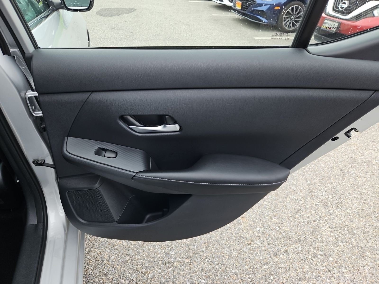 Used 2022 Silver Nissan S image 30