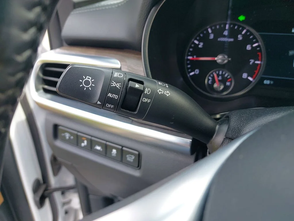 Used 2022 White Kia SX image 26