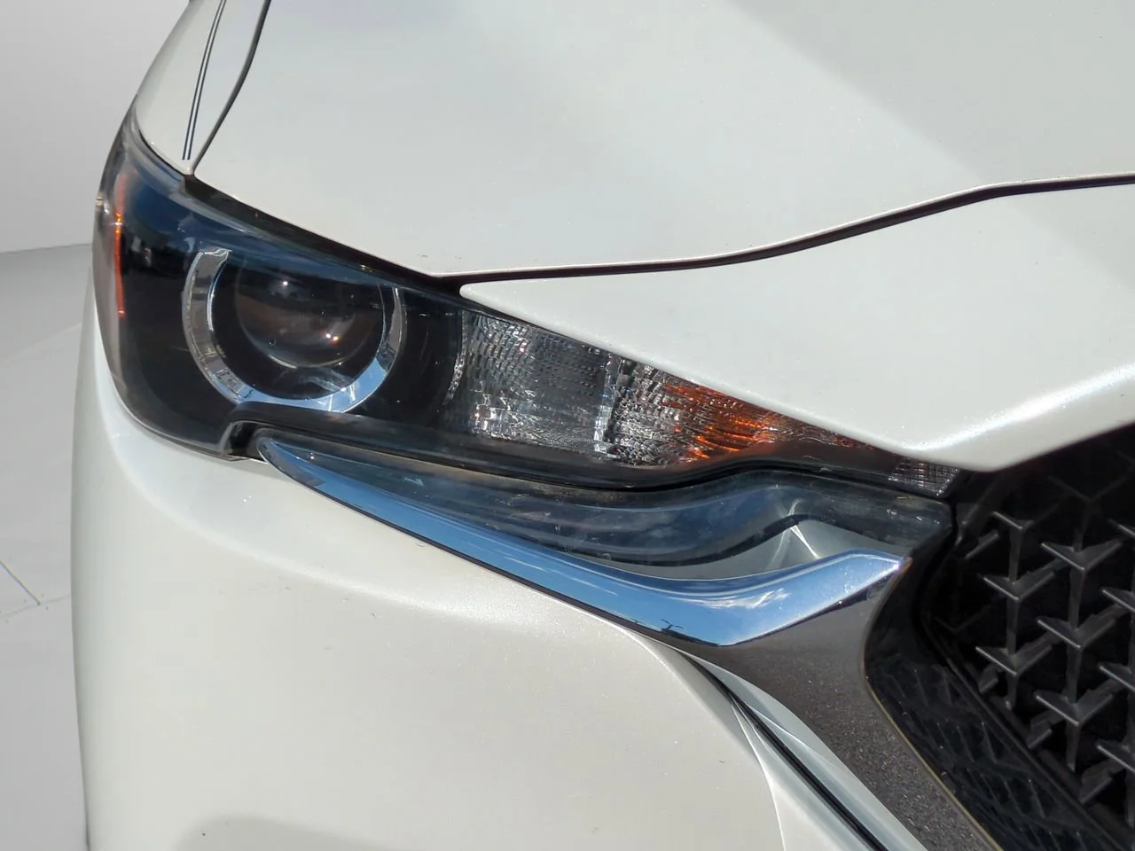 Used 2019 Snowflake White Pearl Mica Mazda Sport image 25