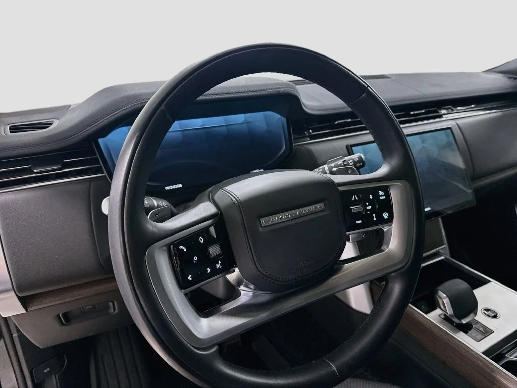 Used 2024 Santorini Black Metallic Land Rover SE image 4