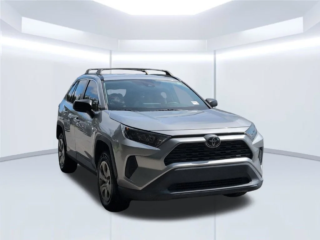 Used 2019 Silver Toyota LE image 8