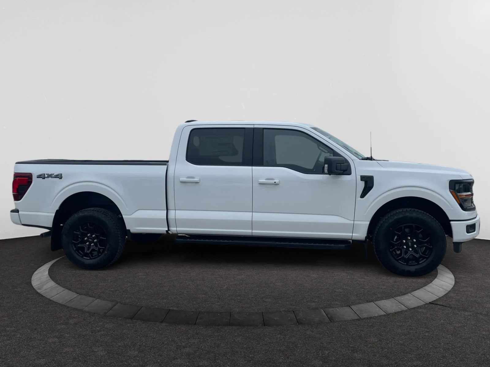 New 2026 Oxford White Ford XLT image 6
