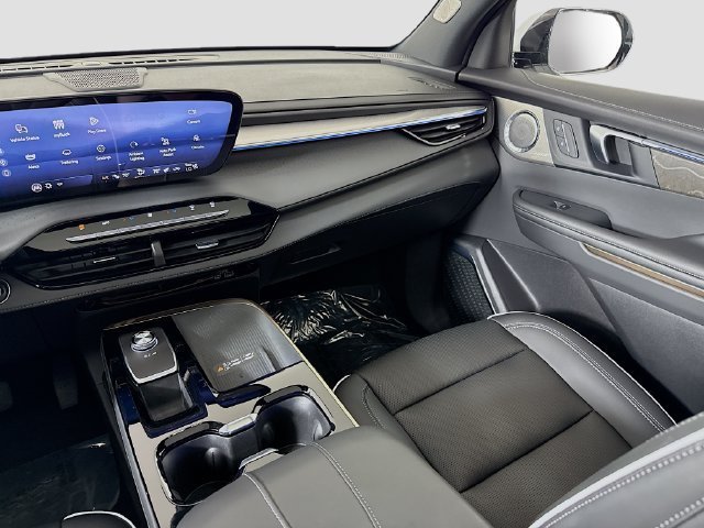 Used 2025 White Frost Tricoat Buick Avenir image 25