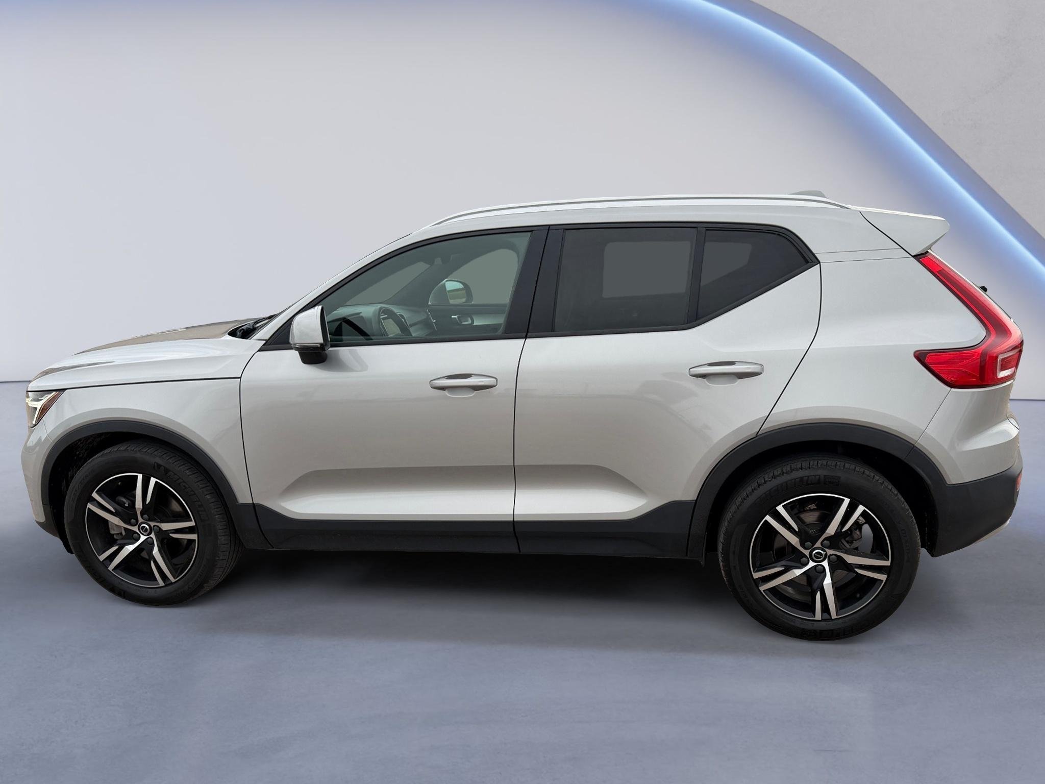 Used 2023 Thunder Grey Metallic Volvo Core image 8