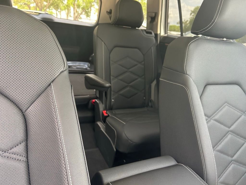 New 2026 White/off-white Volkswagen 2.0T SE w/Technology image 35