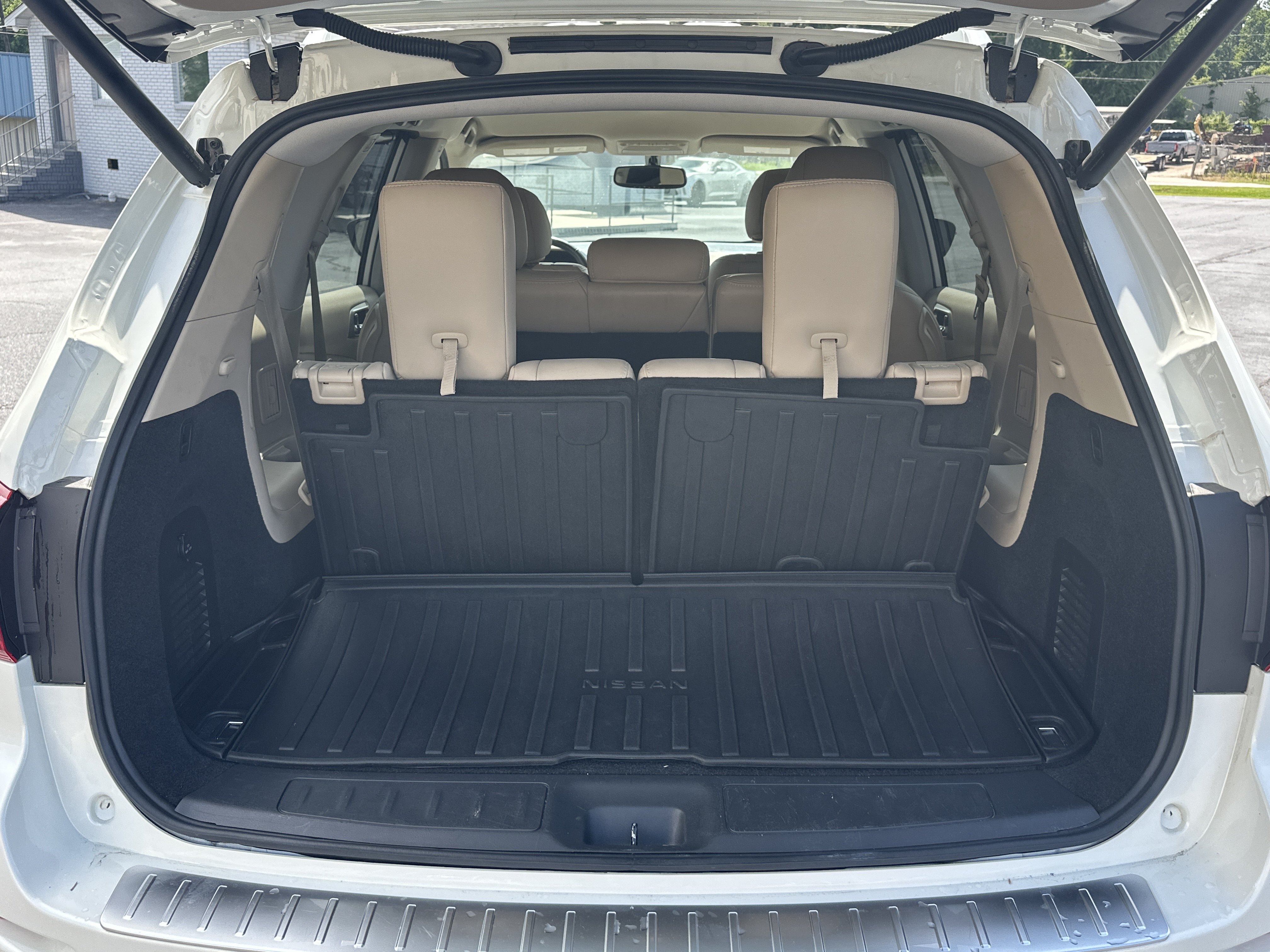 Used 2020 Pearl White Tricoat Nissan SL image 19