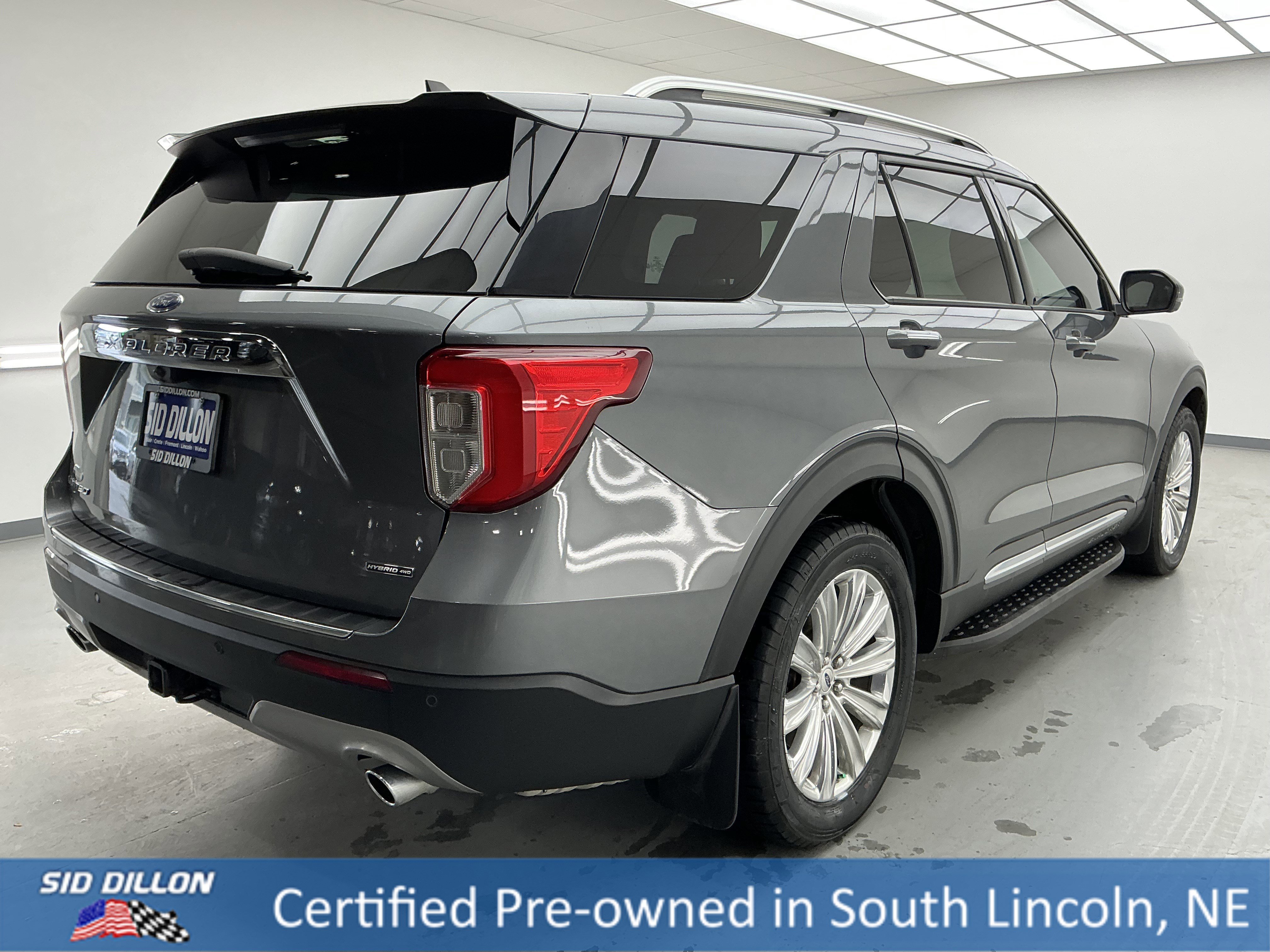 View vehicle photo 4