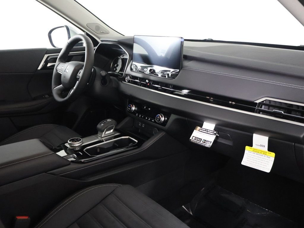 New 2026 Silver Mitsubishi SE image 30