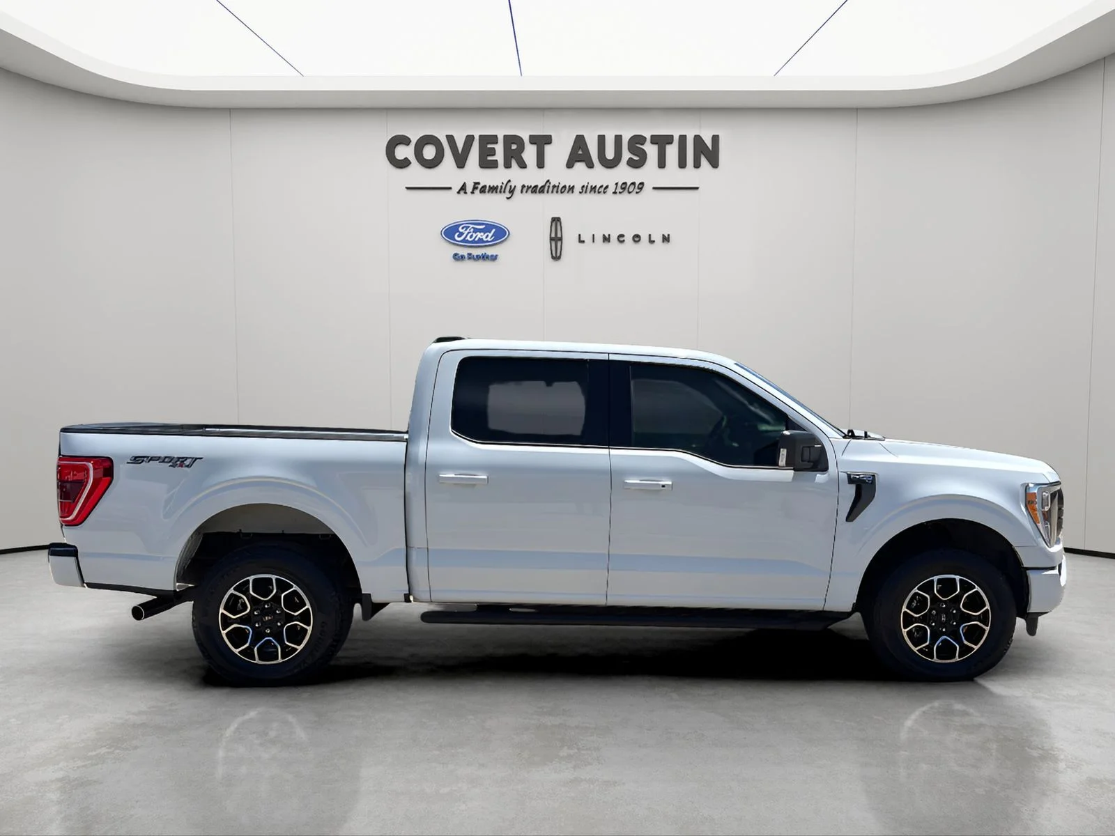 Used 2023 White Ford XLT image 3