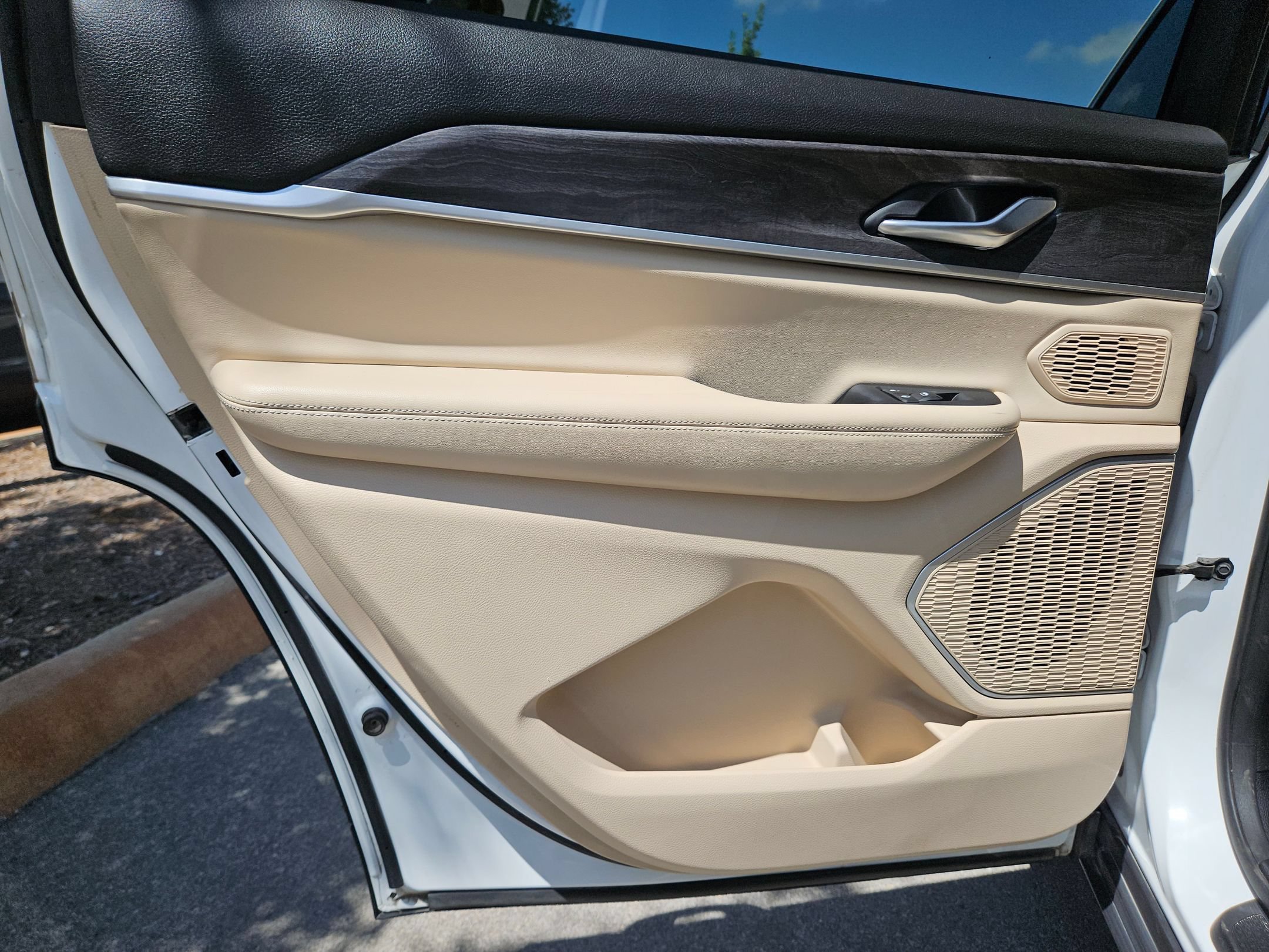 Used 2021 Bright White Clearcoat Jeep Limited image 15