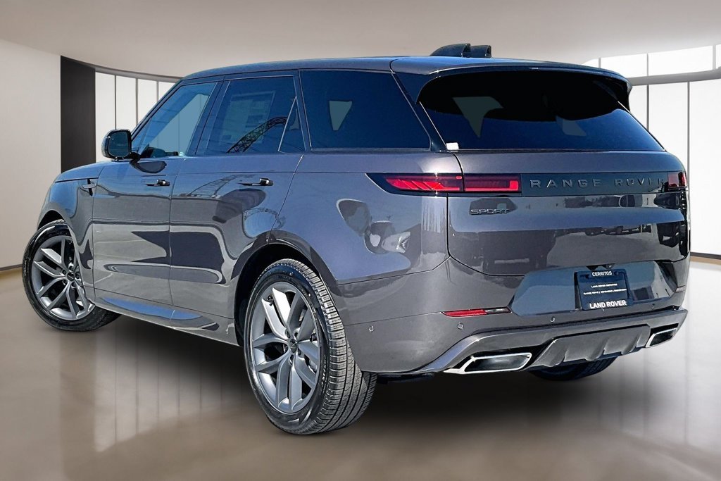 New 2026 CHARENTE GREY Land Rover Dynamic SE image 3