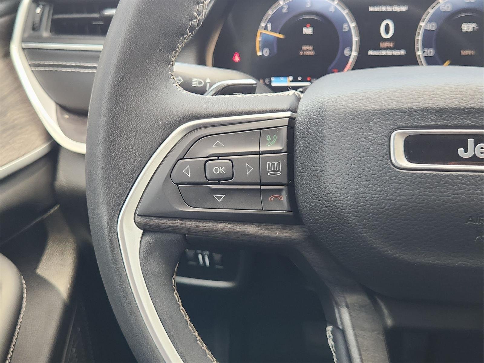 2023 Jeep Grand Cherokee L photo 29 of 35