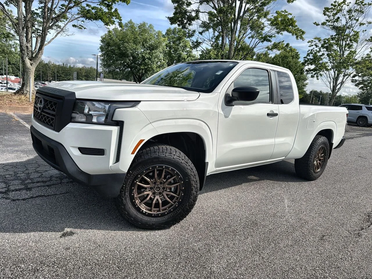 Used 2022 White Nissan King Cab S 4x2 image 1