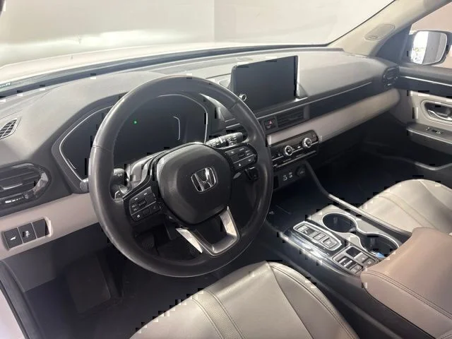 Used 2025 White Honda Touring image 13