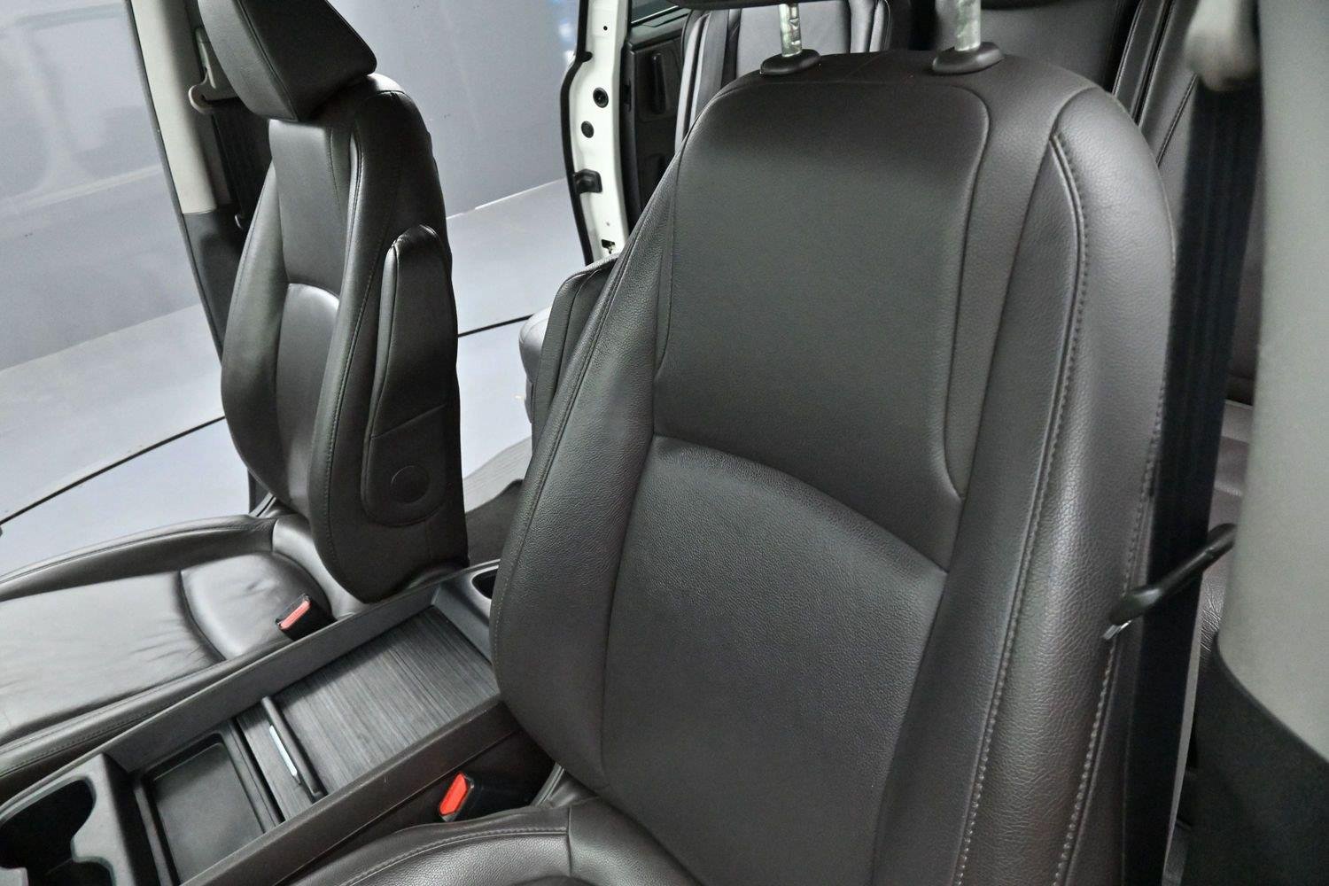 Used 2019 White Diamond Pearl Honda Touring image 16