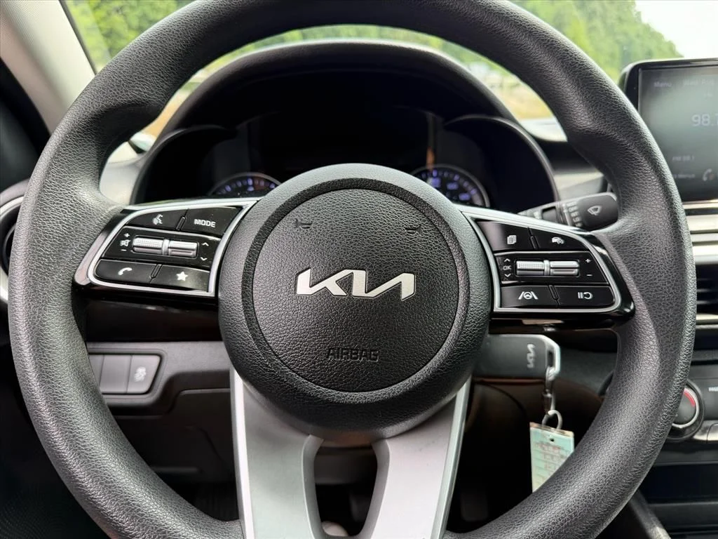 Used 2024 Black Kia LXS image 17