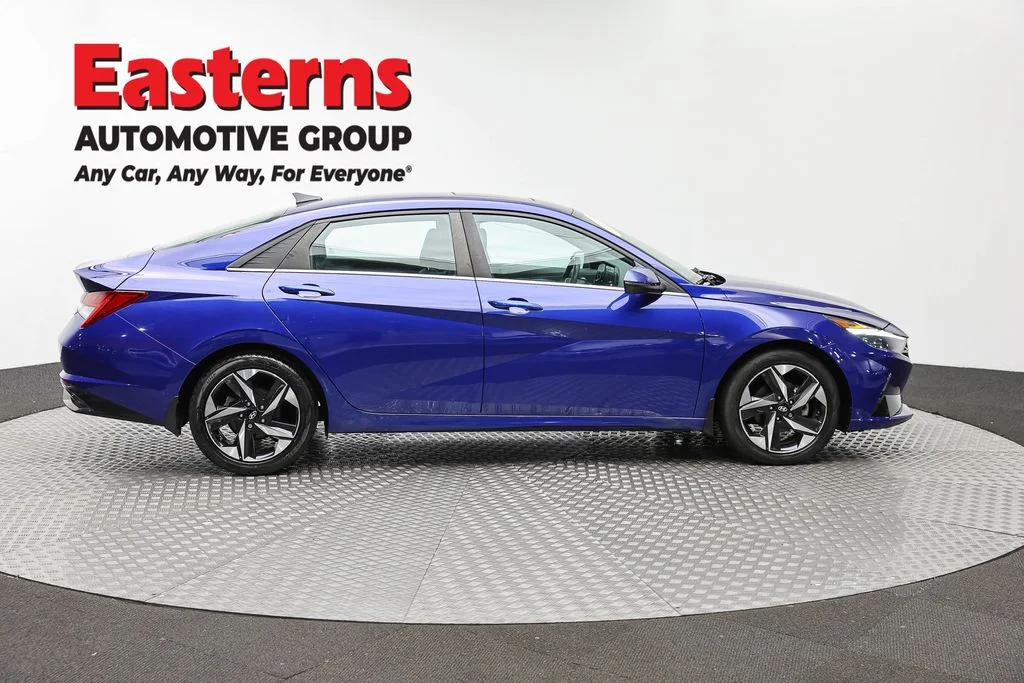 Used 2022 Blue Hyundai SEL image 4