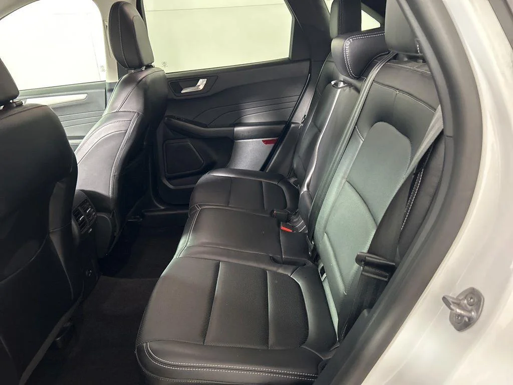 Used 2022 Oxford White Ford SEL image 16