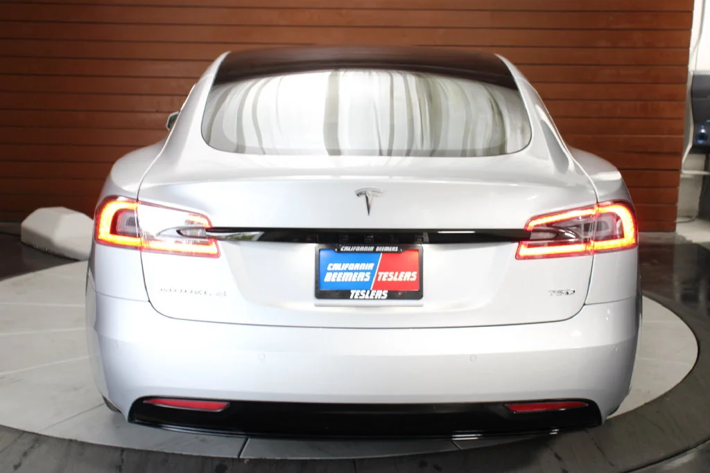Used 2018 Obsidian Black Metallic Tesla  image 2