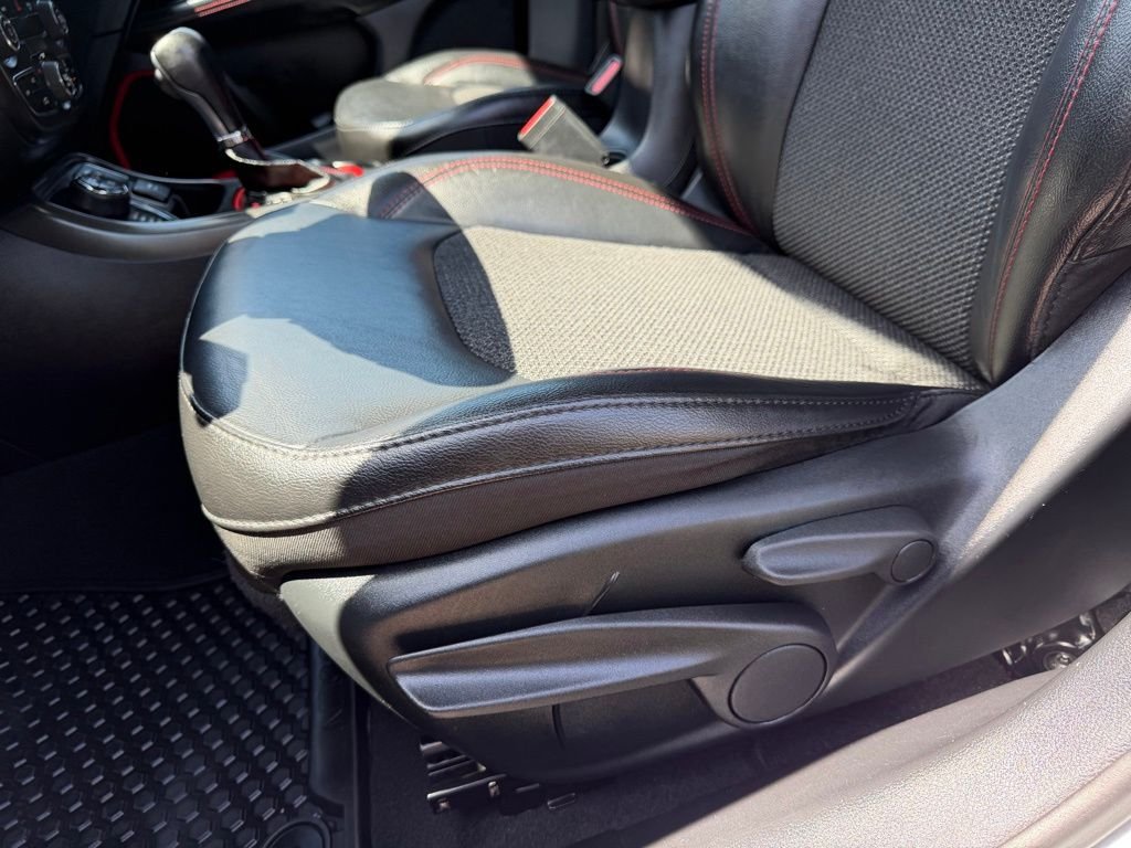 Used 2020 Silver Jeep Trailhawk image 13