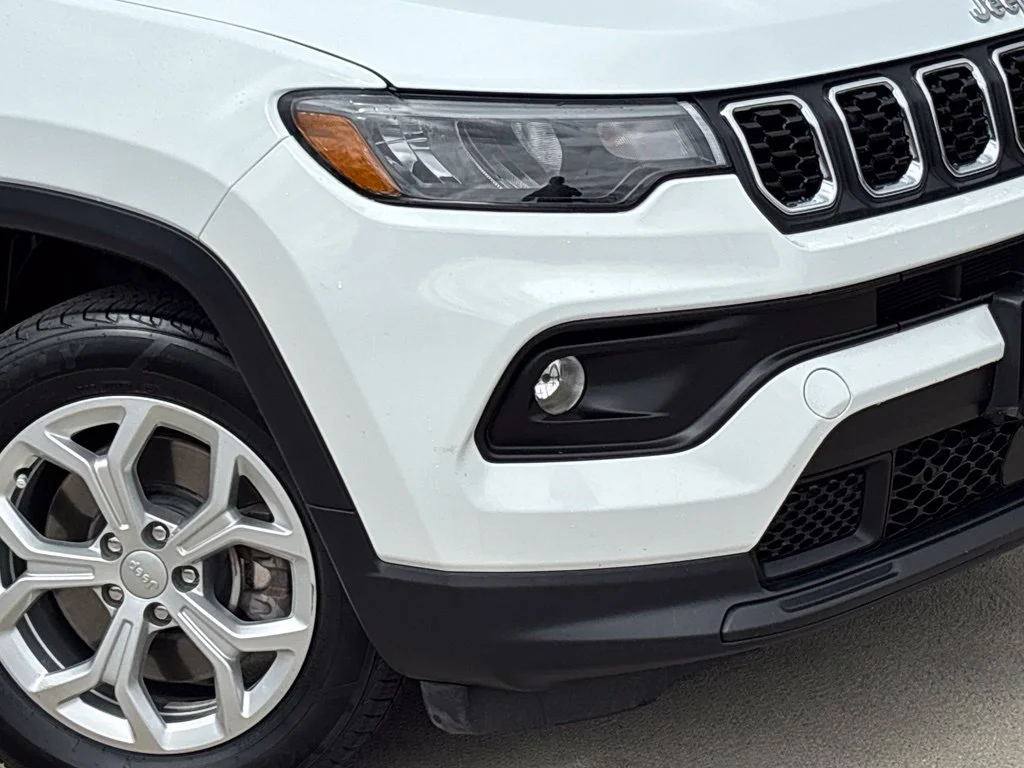 Used 2024 Bright White Clearcoat Jeep Latitude image 7