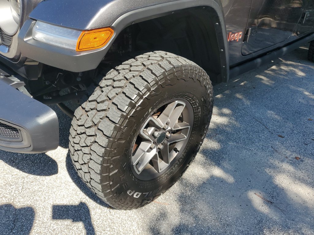 Used 2025 Gray Jeep Mojave image 5