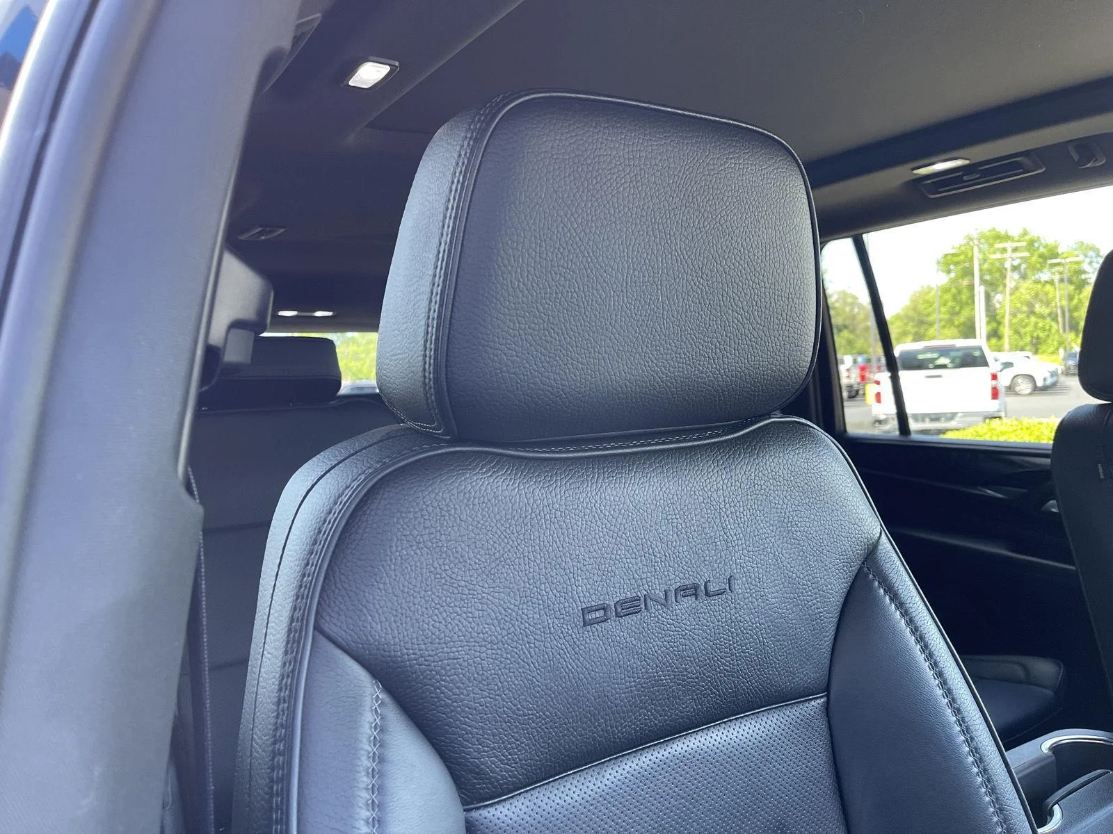 Used 2022 Onyx Black GMC Denali image 36