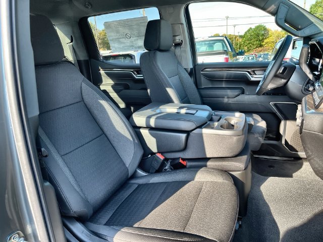 2026 Chevrolet Silverado 1500 photo 32 of 40