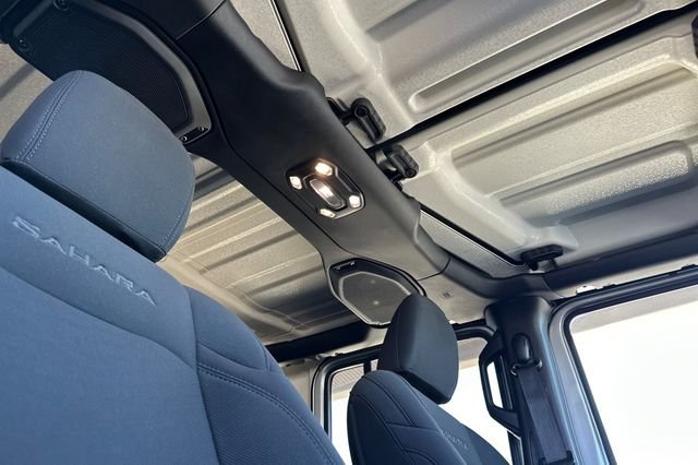 Used 2022 Silver Jeep Unlimited Sahara image 16