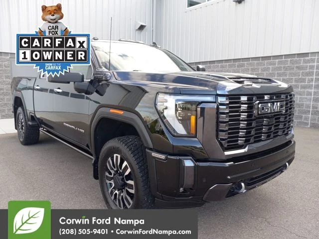 Used 2024 Onyx Black GMC  image 1