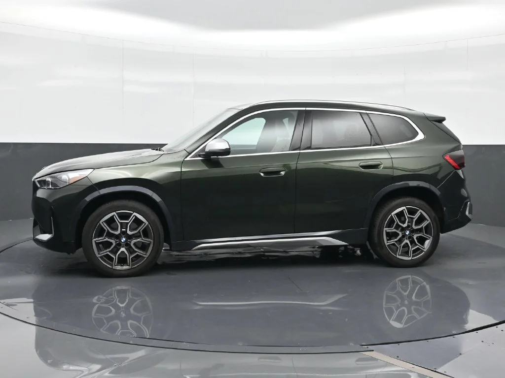Used 2024 Green BMW xDrive28i image 3