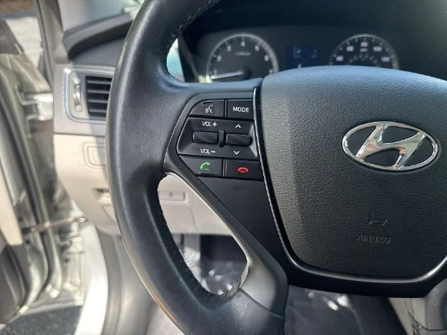 Used 2016 Silver Hyundai Sport image 16