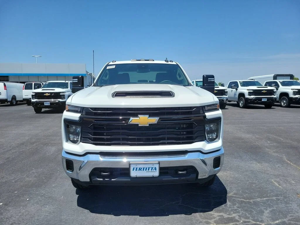New 2026 Summit White Chevrolet WT image 16