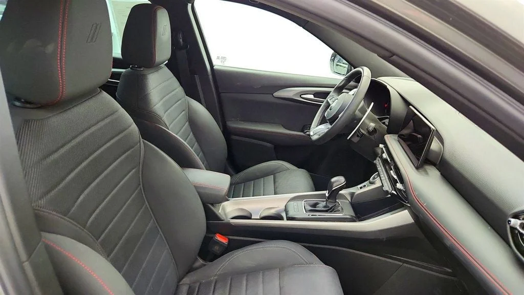 Used 2024 Gray Cray Dodge R/T EAWD w/ Turbocharged Hybrid & Sport-Tuned Handling image 20