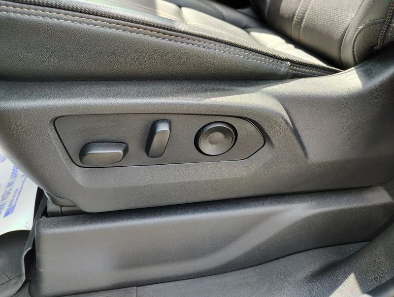 Used 2025 Beige Chevrolet High Country image 23