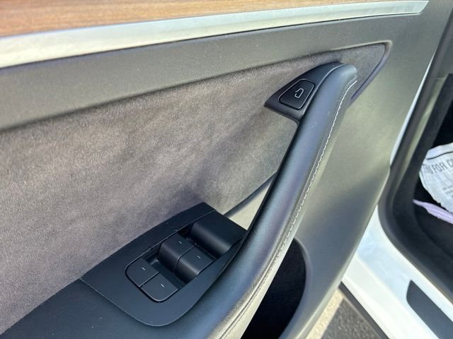 Used 2023  Tesla Long Range image 12