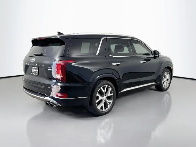 Used 2021 Black Hyundai Limited image 7